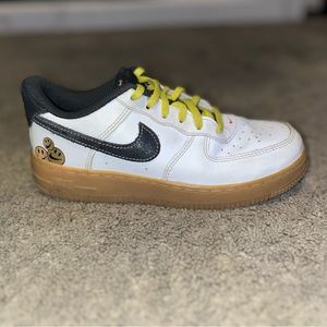Youth Nike Airforce 1 Swoosh Go the extra mile Smiley size 3. EUC